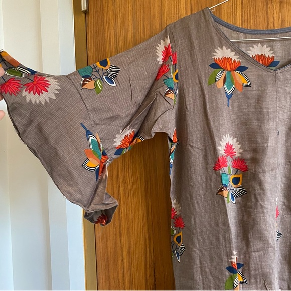 Floral print bell sleeves kurta - Picture 2 of 3